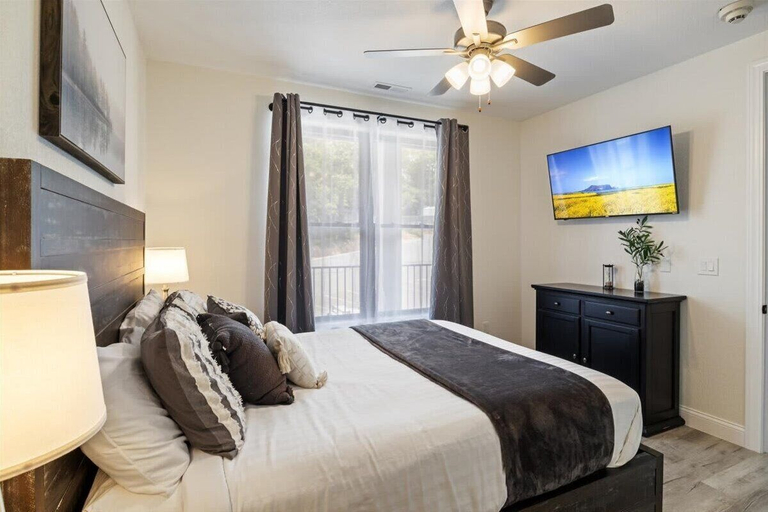 Room 3, Waterview Retreat in Osage Beach With Public Dock and Community Pool, Camden