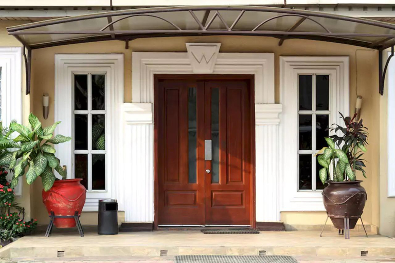 Exterior & Views