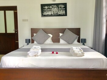 Others 3, Villa Elisabeth, Divulapitiya
