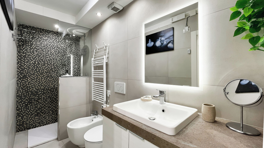 Bathroom 2, Sirtori Milano, Milano
