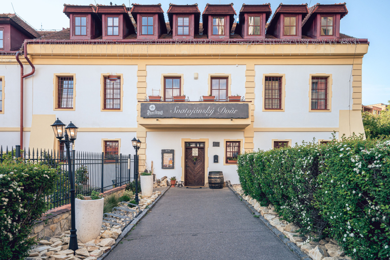 Exterior & Views