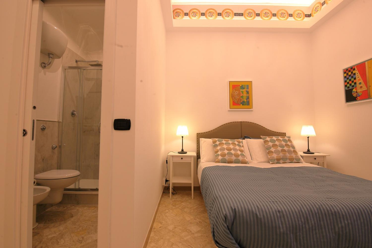Bedroom 2, Short Lets Grandi Stazioni, Bari