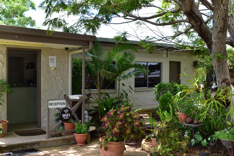 Others 5, Hillview Motel, Charters Towers