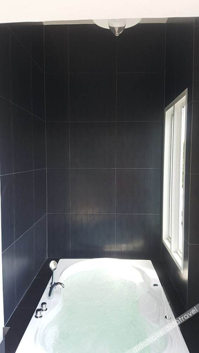 Bathroom, FU Suvarnabhumi, Saphan Sung