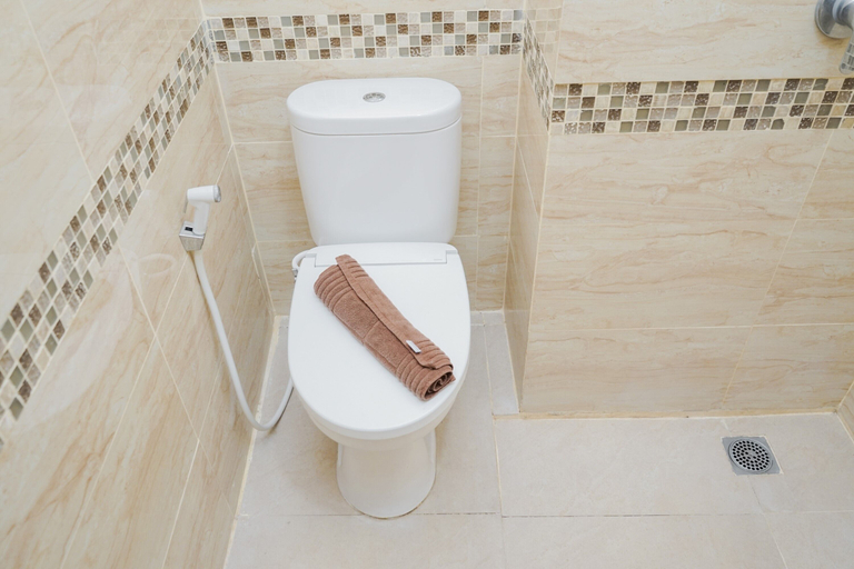 Bathroom, Scenic Studio Apartment at B Residence, Tangerang Selatan