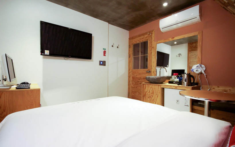 Others 2, Busan Daeyeon-dong Kkum, Nam