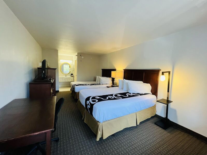 Others 5, Celebrity Inn, Taney