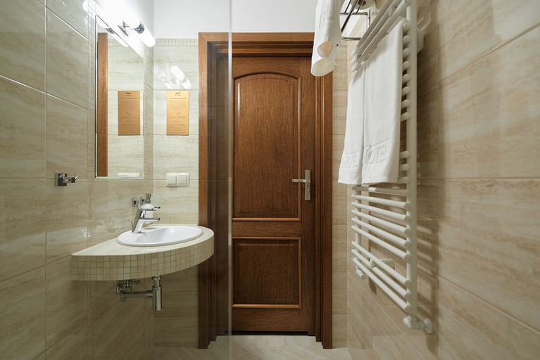 Bathroom 4, Hotel Poledno, Świecie