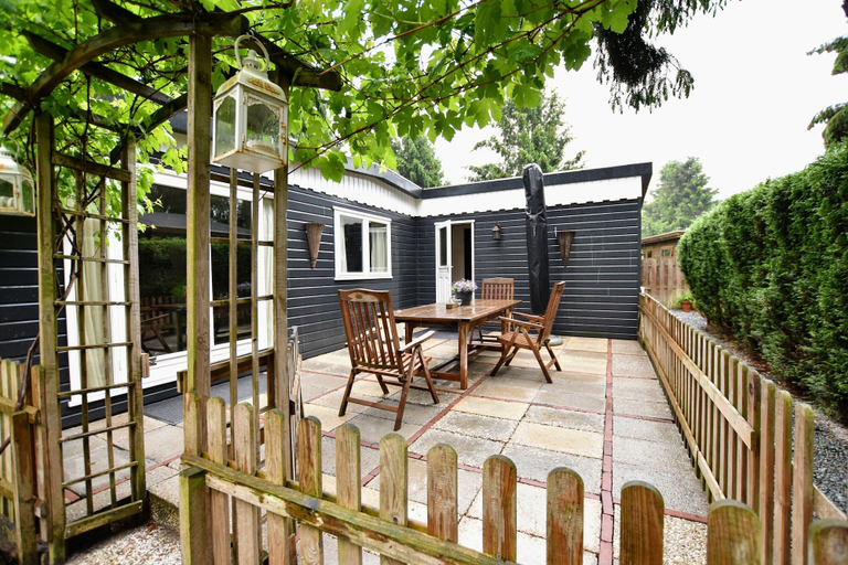 Others 2, Chalet in Veluwe Near Sauna Drome, Putten