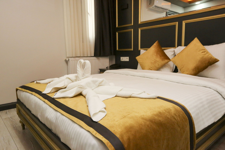 Others 3, Dnz Thetaximx Hotel, Beyoğlu