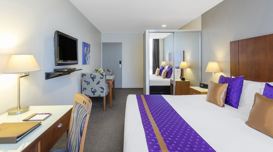 Bedroom 3, Park Regis - Griffin Suites, Melbourne