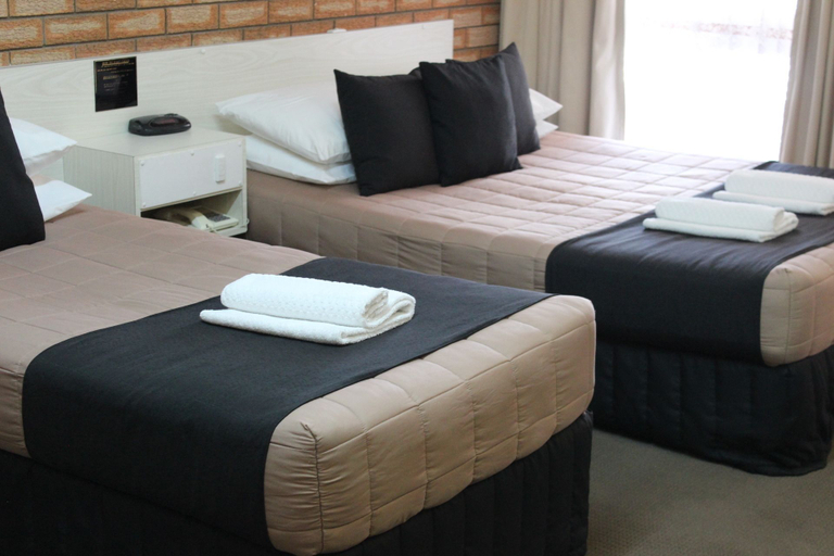 Bedroom 2, Golden Harvest Motor Inn, Moree Plains