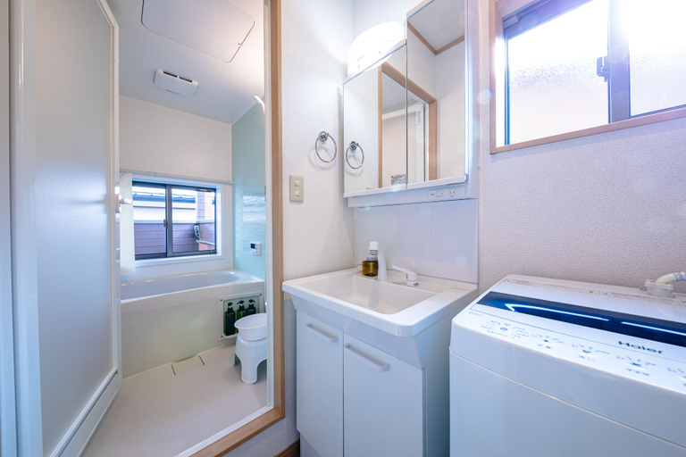 Bathroom 3, Furaku-Cat, Fujikawaguchiko