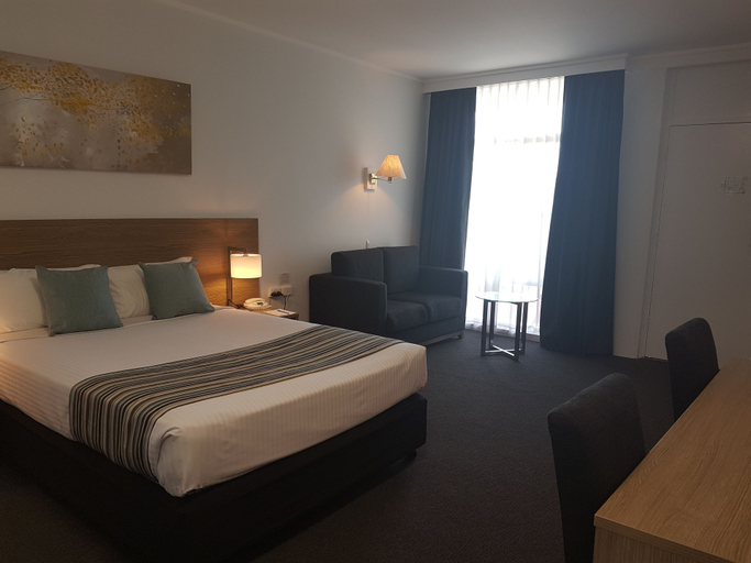 Bedroom 3, Mid City Motor Inn, Singleton