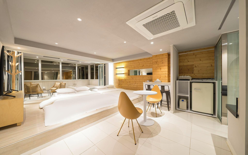 Bedroom 2, Sinchon Lexy, Seodaemun