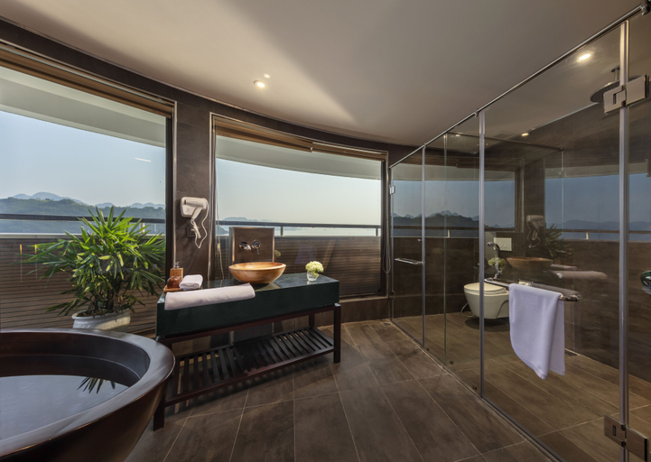 Bathroom 5, Scarlet Pearl Cruises, Hạ Long