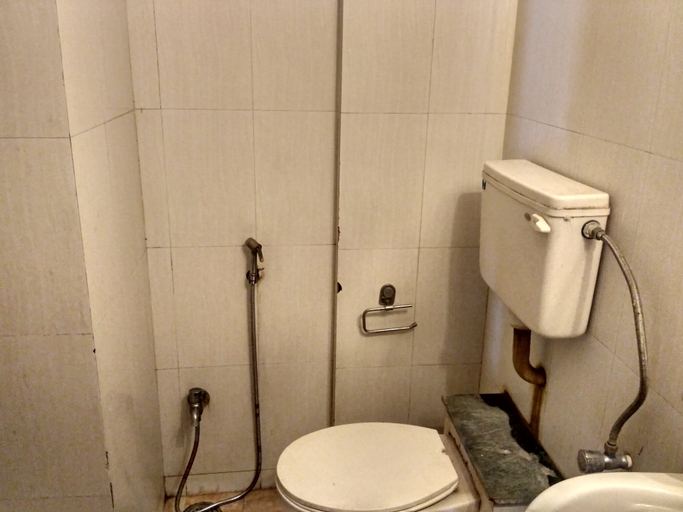 Bathroom 5, Hotel Jayshree, Pune