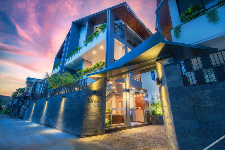 Exterior & Views