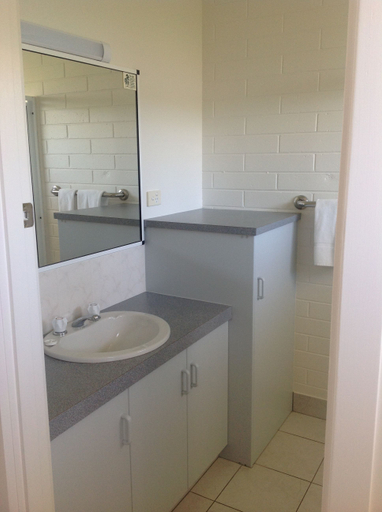 Bathroom 3, Seasonal South Motel & Function Centre, Central Coast - Pt A