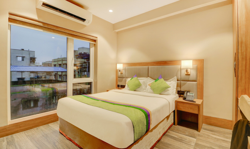 Others 4, Treebo Radhe Palace, Lake Town, North 24 Parganas