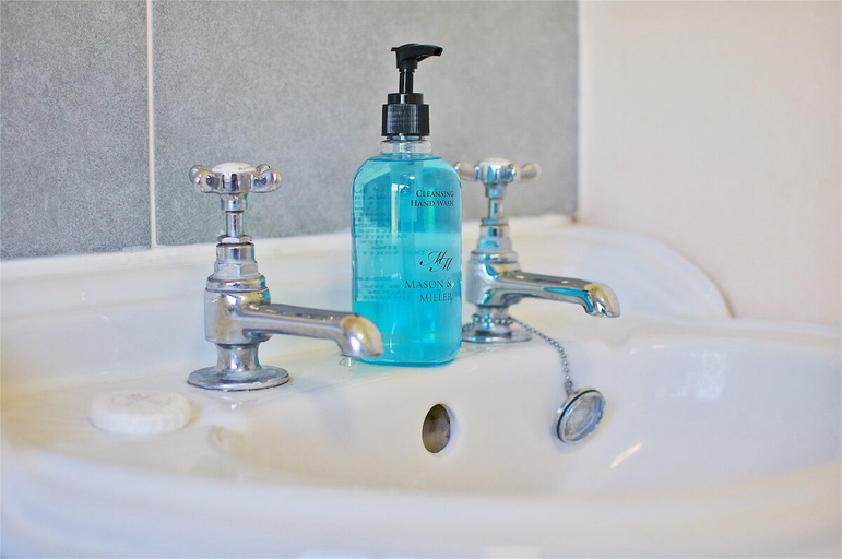 Bathroom 3, Northlands Farm & Lakes, West Sussex