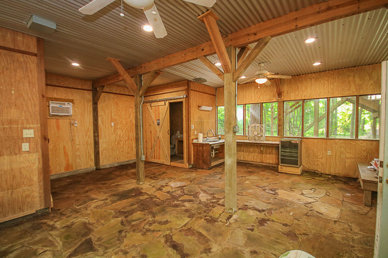 Meeting facility 4, Cora's Cabins, Smith