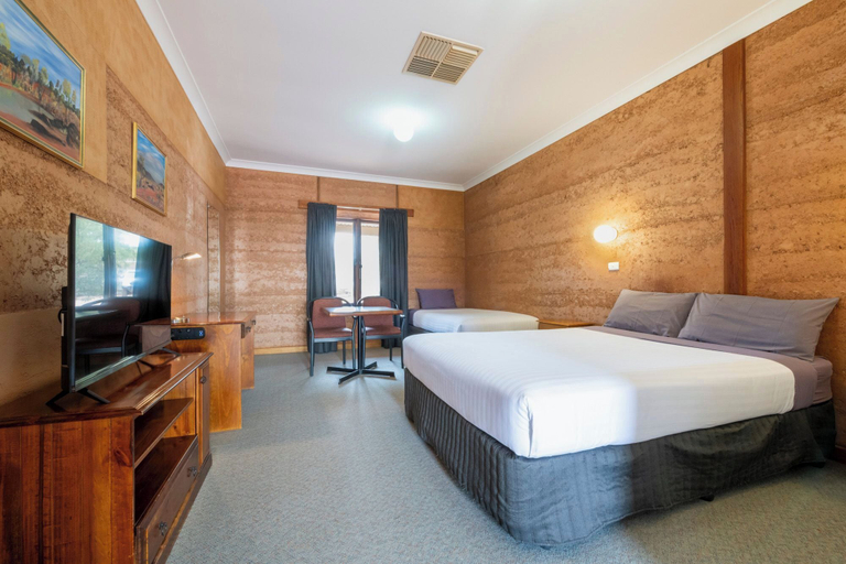 Bedroom 3, Mud Hut Motel, Coober Pedy