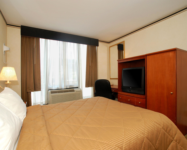 Bedroom 5, Crescent Hotel , New York