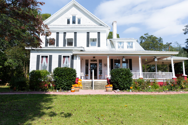 Exterior & Views