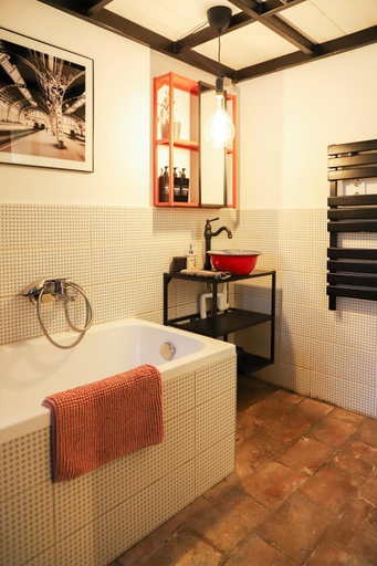 Bathroom 2, MOOKI Rumbach Budapest Apartment, Budapesti