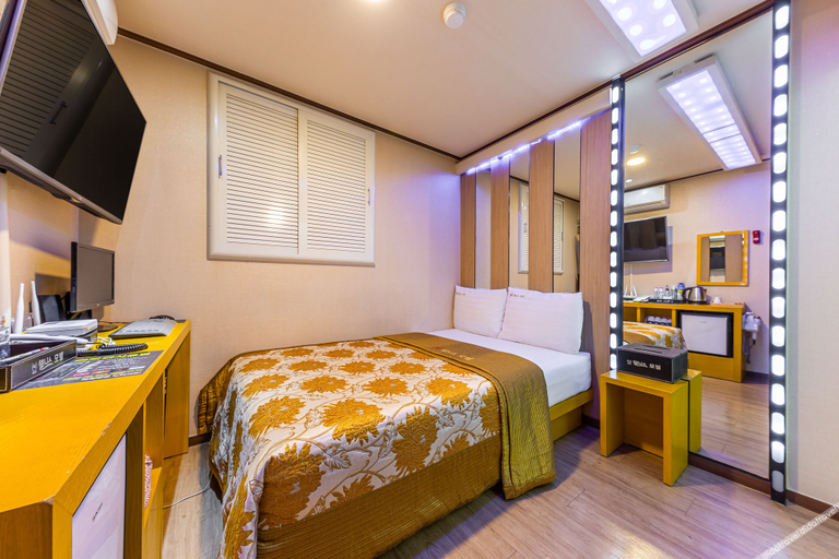 Bedroom 4, Gwangmyeong Wellness, Guro