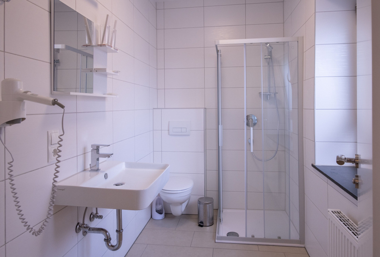 Bathroom 5, Gap Hotel, Verden