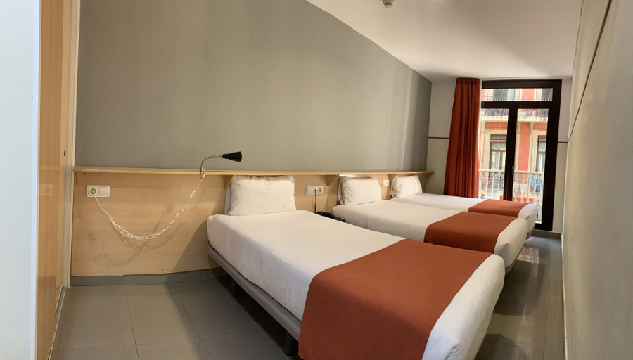 Others 3, Hostal "La Terrassa", Barcelona