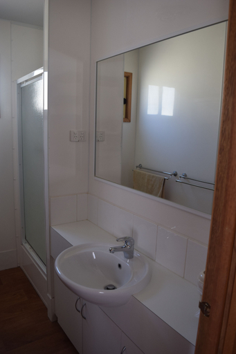 Bathroom 4, Paynesville Holiday Park, E. Gippsland - Bairnsdale