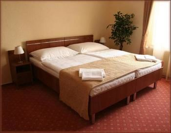 Others 4, Hotel Tábor, Tábor