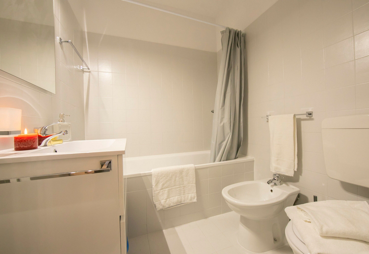 Bathroom 4, Laguna di Lugano, Lugano