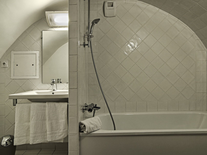 Bathroom 3, Hôtel GALILEE , Alpes-de-Haute-Provence