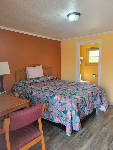 Room 3, Relax Inn Daingerfield Near Mount Pleasant TX, Morris