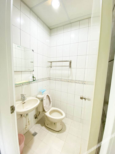 Bathroom 2, Da Ren Ju-Tainan hostel, Tainan
