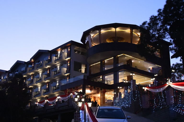 Exterior & Views