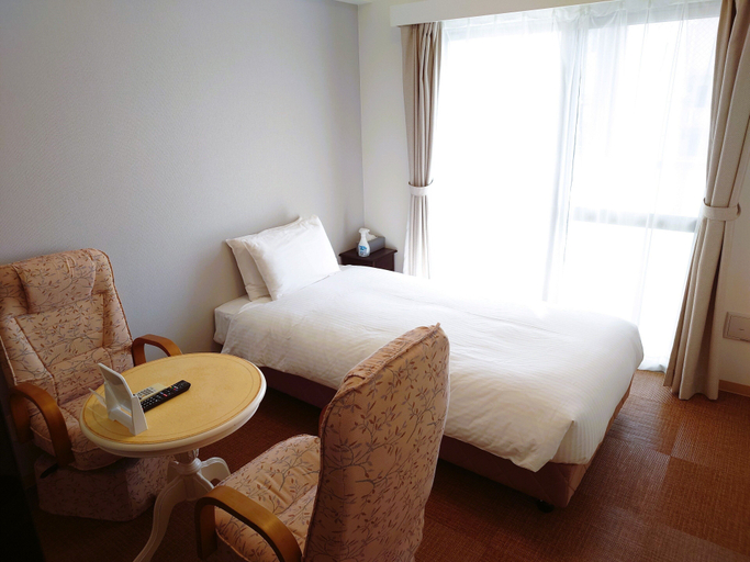 Bedroom 3, Cosmos Shintoshin Hotel, Naha