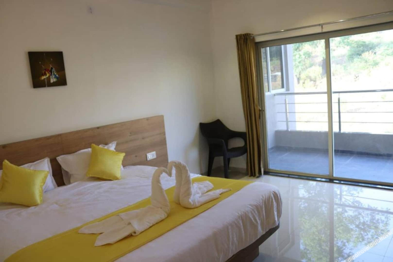 Bedroom 2, Hotel Mahabaleshwar Fragrance, Satara