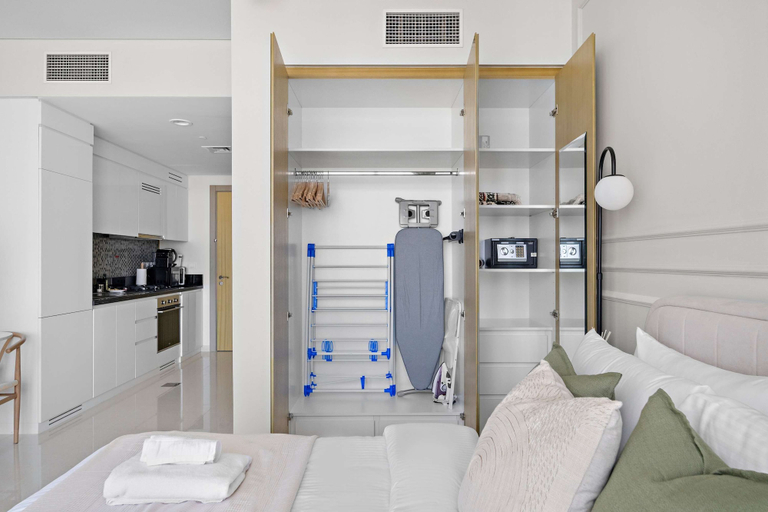 Room 4, Silkhaus New Modern Studio Business Bay, Dubai