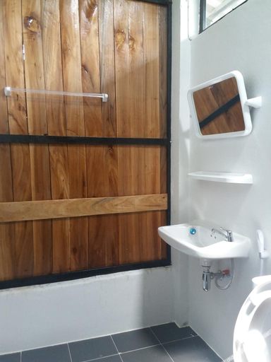 Bathroom 2, Him doy muang pan resort, Mueang Pan