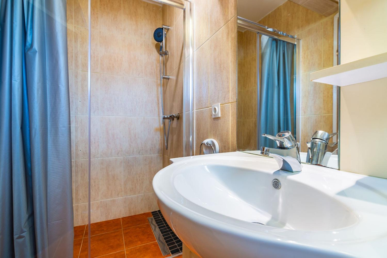 Bathroom 3, Apartments Pero by El-Pi Tours, Malinska-Dubašnica