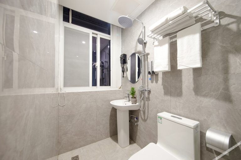 Bathroom 4, City Ant Hotel (Nanjing Wutang Square Metro Station), Nanjing
