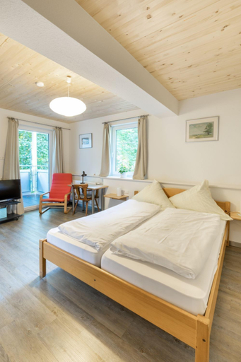Bedroom 4, Hotel Hohe Flum, Lörrach