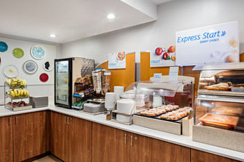 Food & Drinks 5, Holiday Inn Express Brooklyn, New York