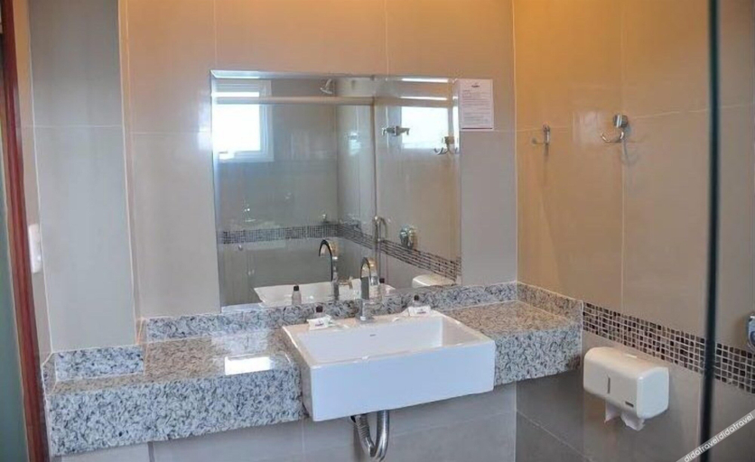 Bathroom 4, Kamur Plaza Hotel, Goianésia