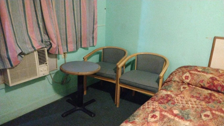 Room 2, OYO Economy Inn, Atlantic